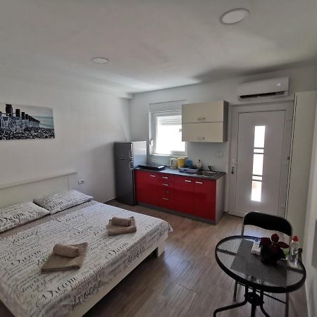Twins Apartment Pula Luaran gambar