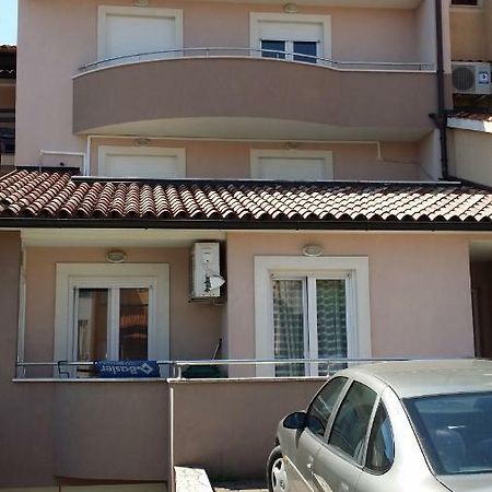Twins Apartment Pula Luaran gambar