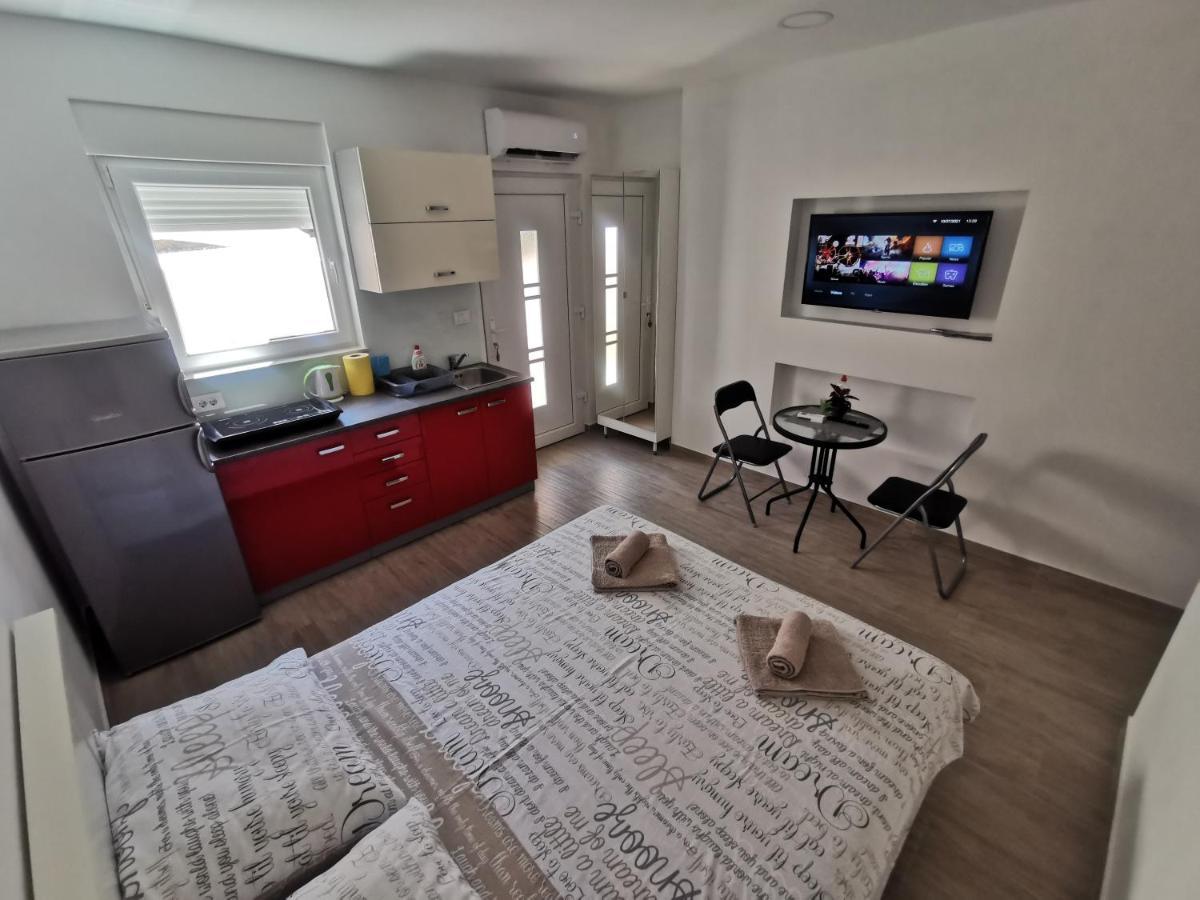 Twins Apartment Pula Luaran gambar