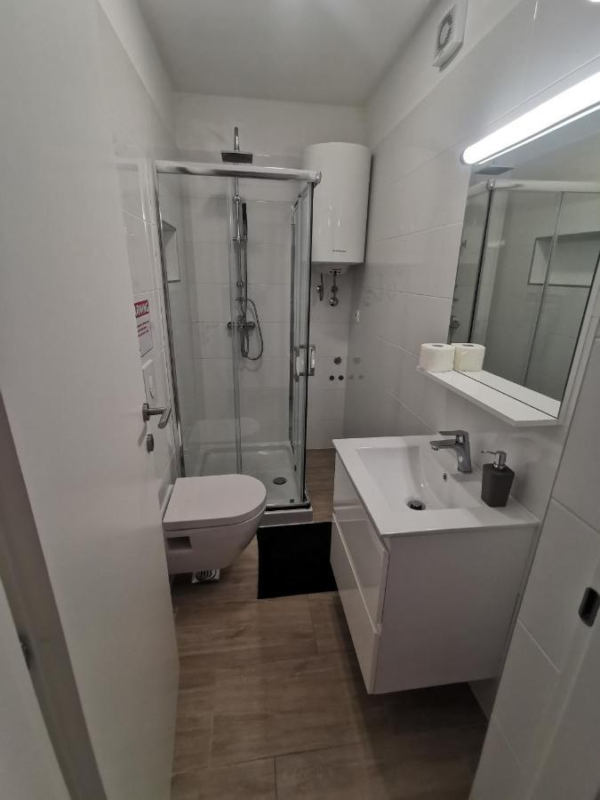 Twins Apartment Pula Luaran gambar